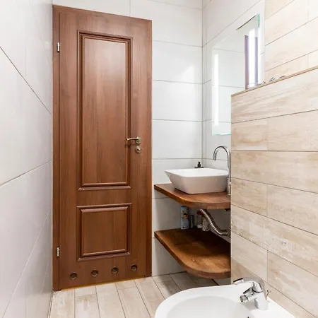 Luna Penthouse Stunning Skyline Free Parking Apartment *